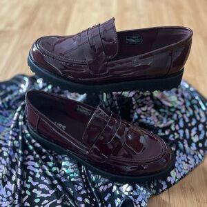 Jones New York maroon patented leather loafers size 9